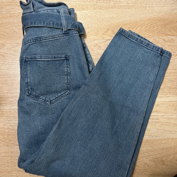 Who What Wear Paper Bag Waist Jeans Tapered Leg Tie Belt Light Wash Size 2 - Picture 5 of 5